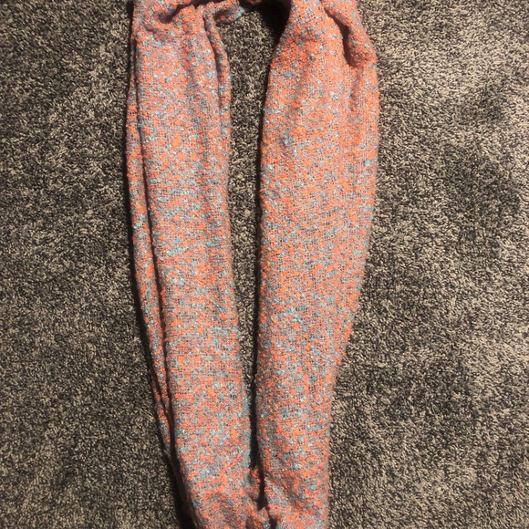 🧣Infinity Scarf 🧣 - Picture 2 of 3